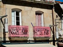 Never seen pink wrought iron before. Gruezi, maybe in NO, lol.