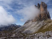 Walking trail under Tre Cime, hut on left 
