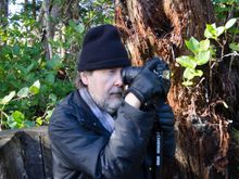 This idiot photographer needed my assistance to use his camera in the correct direction.