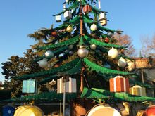 Christmas tree merry-go-round in Verona a few days ago

