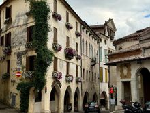 Hotel Duse, where we stayed in 1991, is right on the main square