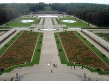 Wedding photos in the rain Vaux Le Vicomte