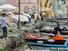 There were some younger pescatori. Many commute here from Pozzuoli on the mainland.