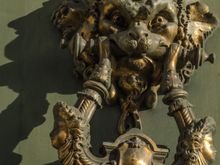 Local door-knocker. We also recommend the equally nearby 'Ristorante Sangia', a deli-cum-eatery very popular with local high-schoolers. 