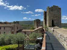 The defensive walls of Monteriggioni