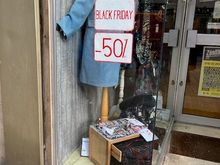 Some stores in Nancy are promoting Black Week.