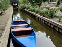 Pretty canals and beautiful homes 