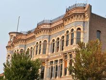 I wonder how much of this particular building has been "reclaimed", it's very unique...