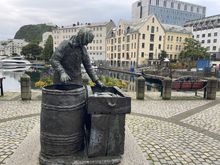 Sildekona-Herring Woman statue