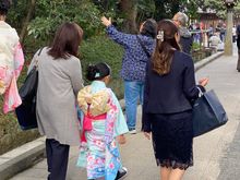 There is a tradition in which children who are 3, 5, and 7 are celebrated. They’re brought to the shrine and their family gives thanks to the gods for their health and pray for continued protection in the future. We saw children and their families dressed up for this wonderful tradition. 