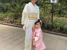 There is a tradition in which children who are 3, 5, and 7 are celebrated. They’re brought to the shrine and their family gives thanks to the gods for their health and pray for continued protection in the future. We saw children and their families dressed up for this wonderful tradition. 