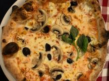 We took a pizza & gelato class 