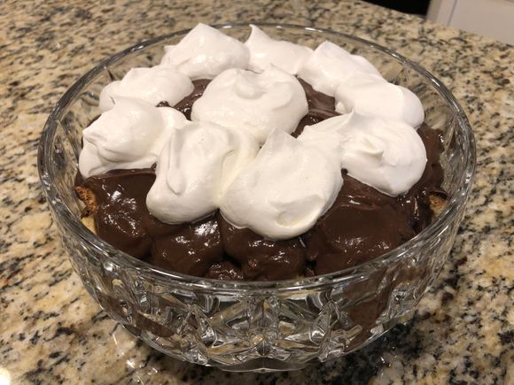 
Everything looks better in a crystal bowl 😎  My actual trifle bowl is a smaller diameter and deeper, but as I had a limited amount of custard I opted for two layers  in a wider area. 
