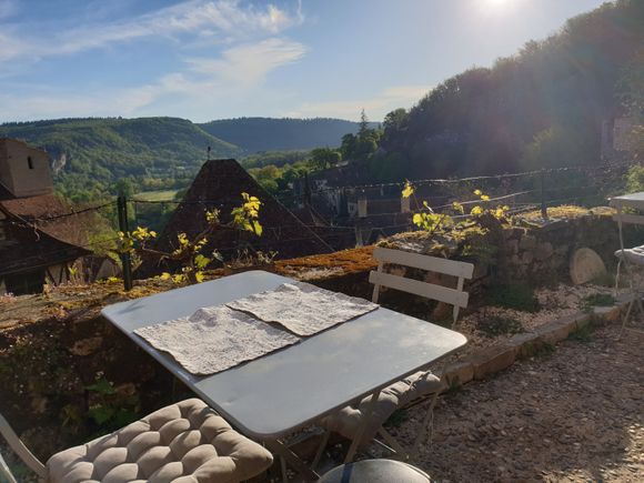 Ouutdoor breakfast room

