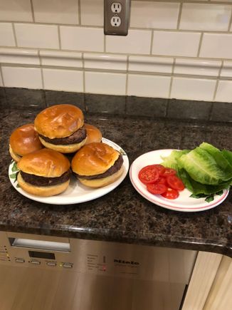 
WFD : hamburgers on brioche buns  
​​​​​​​           Corn on the cob
