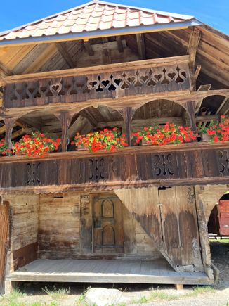 A storage house called a Stöckli. Also used for accommodation. 