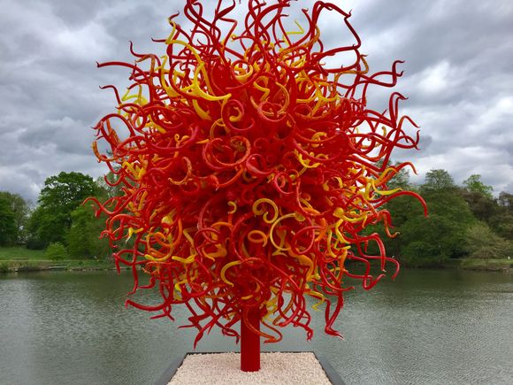 Chiculy’s glass sculptures in Kew Gardens at the entrance to the Palm House