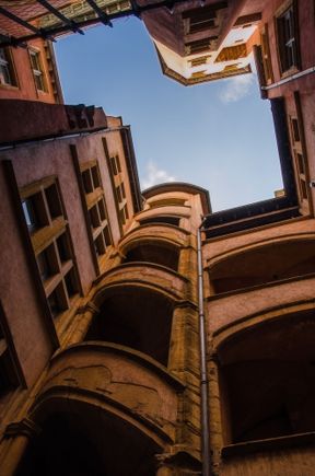 Traboule vertical view.