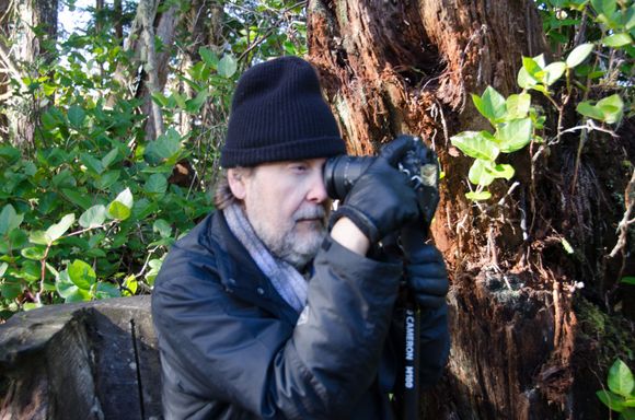 This idiot photographer needed my assistance to use his camera in the correct direction.