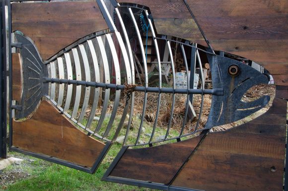 Gotta luv artistic communities. This was someone's front yard gate.