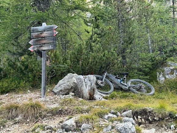 While the rifugio was busy, the trails were quiet. We encountered just a few people. 