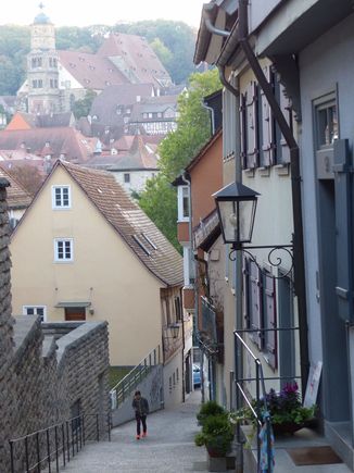 Love wandering these cute alleys
