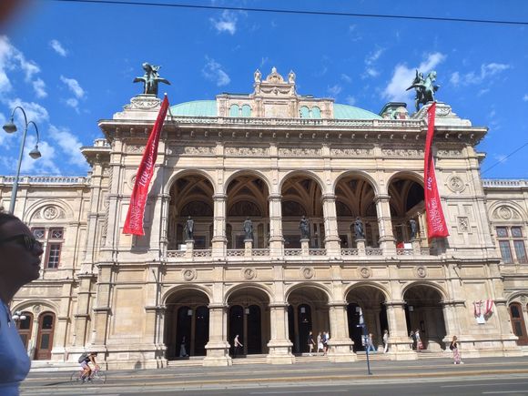 Wiener Staatsoper. This is the front. It extends for a great distance on the sides.