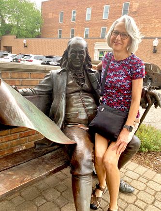  Joyce getting cozy with Ben. 