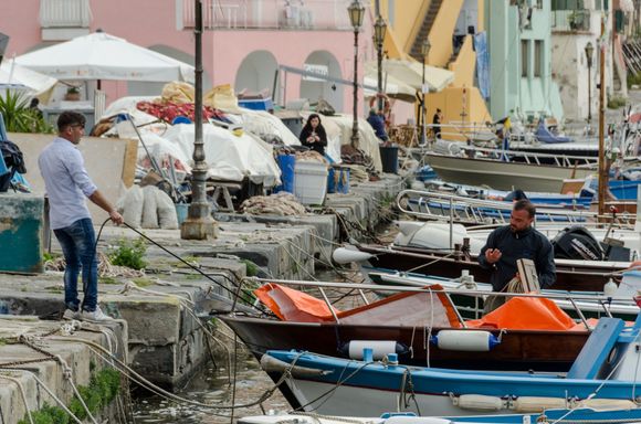 There were some younger pescatori. Many commute here from Pozzuoli on the mainland.