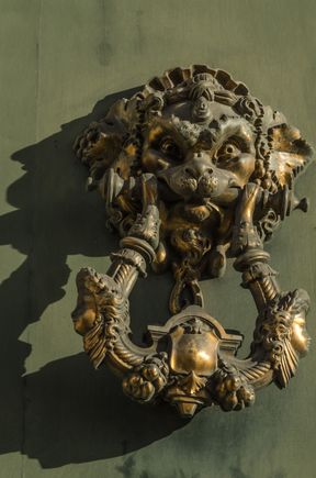 Local door-knocker. We also recommend the equally nearby 'Ristorante Sangia', a deli-cum-eatery very popular with local high-schoolers. 