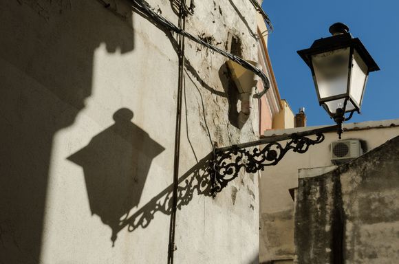Maori lantern shadow.
*next: our traditional QUIZ followed by a wrap-up conclusion of Amalfi, Atrani and Minori.
