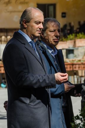 Pretty sure that this man was the mayor. Note how he speaks using his hands.