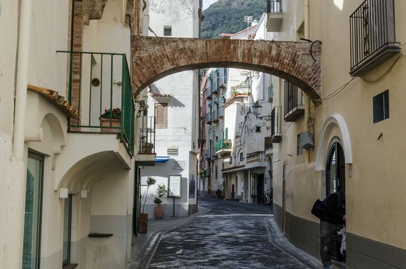 As for TV, fans of 'Two Greedy Italians' may already know that chef Gennaro Contaldo and his sidekick, were both originally from Minori. This arch shown above was the very spot where poor Gennaro last saw his mother alive prior to his departing for London as a young man during the sixties. *Gennaro is the same chef who was shown on Stanley Tucci's CNN London episode, where they gather wild arugala before retiring to cook together at Tucci's London home.