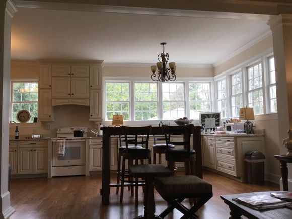 
Light and bright and equipped with T fla cookware and everything my heart desires in the kitchen. 