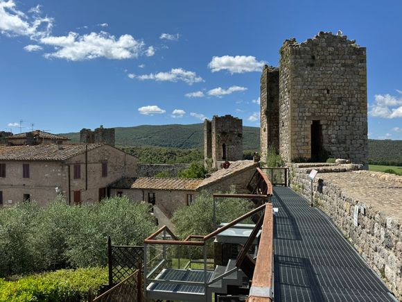 The defensive walls of Monteriggioni