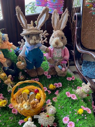 And back to Aeropoli, where we check out the Easter display in a bakery!!