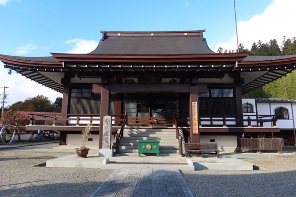 Temple along Higashiyama Trail