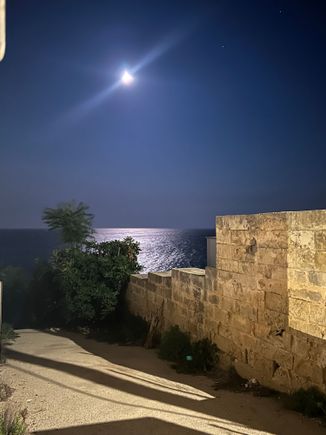 Does this need a caption?