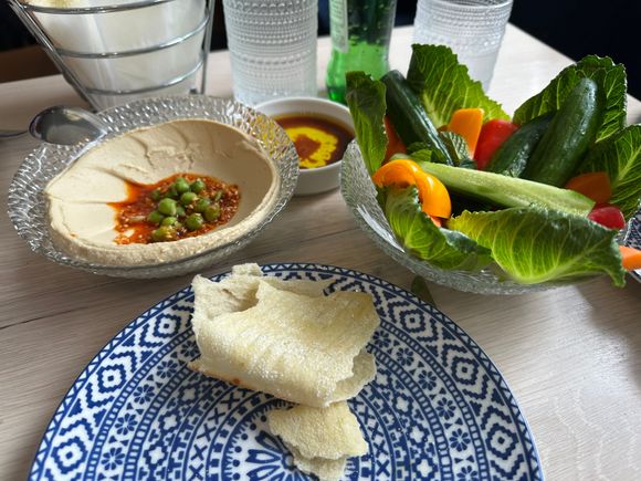 Hummus and crispy veggies