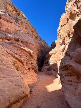 Slot canyon on White Domes Trail