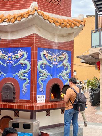 Burning the joss money