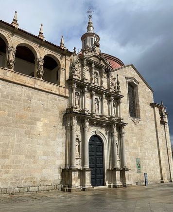 Baroque facade of Igreja e Mosteiro de São Gonçalo