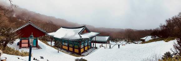 Jonjaam Hermitage, Jeju: A panorama of the hermitage grounds.