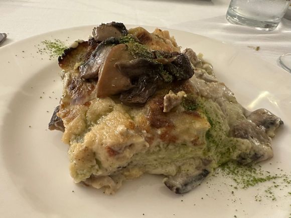 Chicory lasagna with mushrooms and caciocavallo; I could not even finish half!
