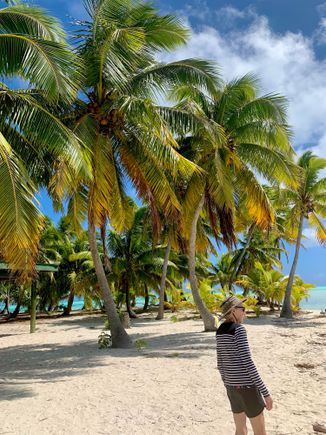 We walked around beautiful One Foot Island in maybe 30 minutes. 