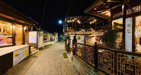 Gyeongju: The charming hanok-lined streets of this ancient capital.