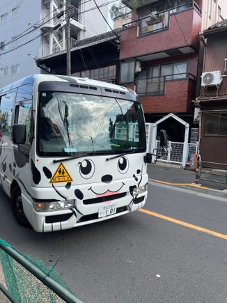 Cute school bus