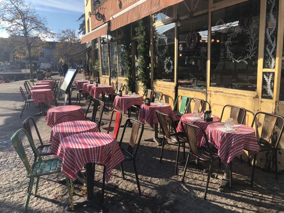 L'Isle Sur La Sorgue - cafe - nice enough to have coffee and lunch outside
