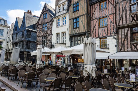 Bring your sketchbook or camera. This is a very picturesque location. From the half-timbered 'pan de bois' facades shown here (#s 1-7) to the stone bust on display at #12, the visual draw is both strong and authentic. The tightly packed cluster of 15C buildings speaks to the wealth from the Middle Ages silk trade. 