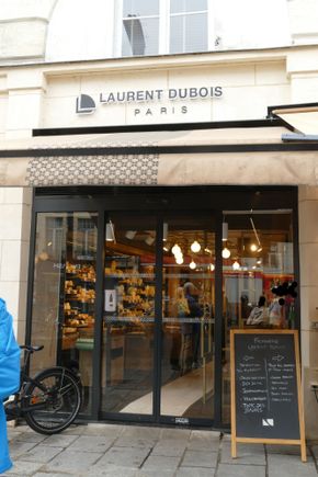 A master frommager on Rue St Antoine